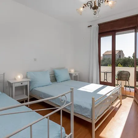 3 Bedroom Cozy In *