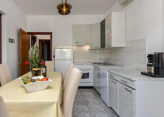 Apartament Cozy In With Wifi Banjol