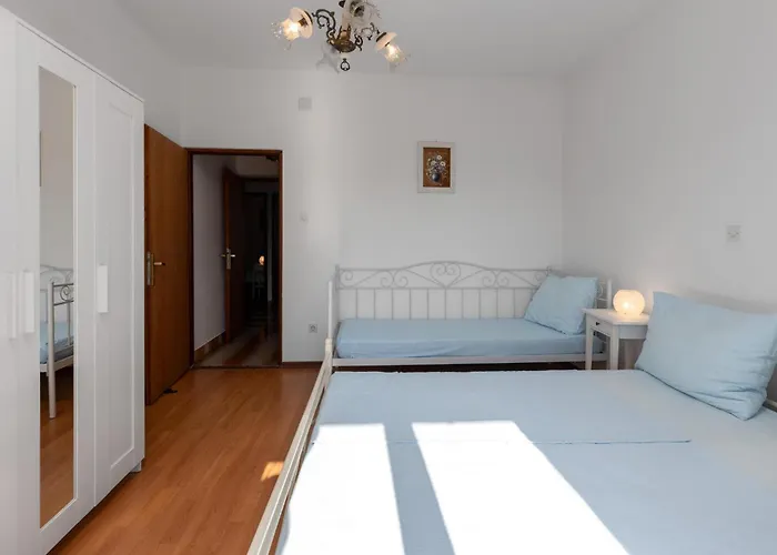 Apartament Cozy In With Wifi Banjol