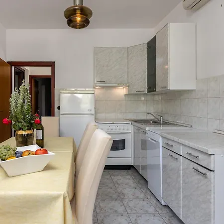Apartamento 3 Bedroom Cozy In Banjol