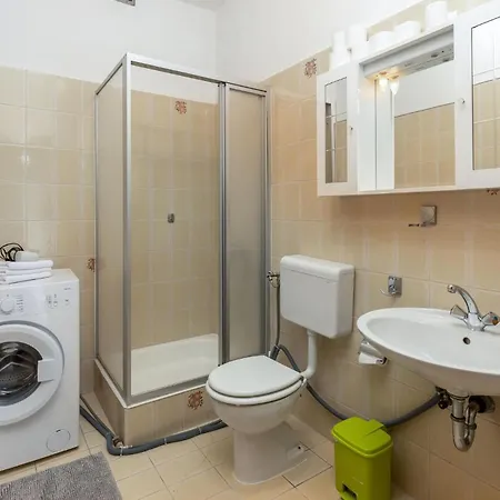 Apartamento 3 Bedroom Cozy In Banjol